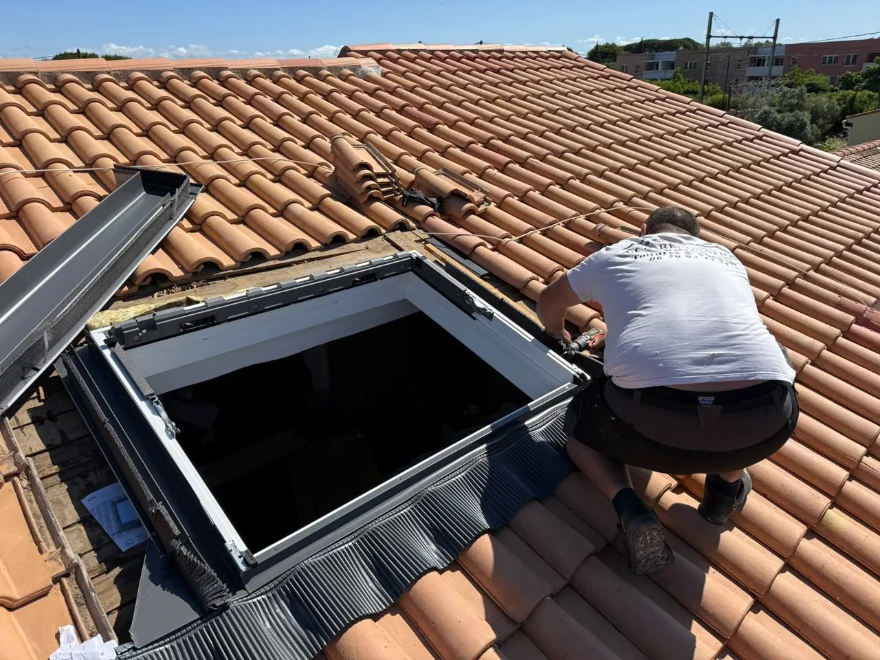 Installation d'une fenêtre de toit